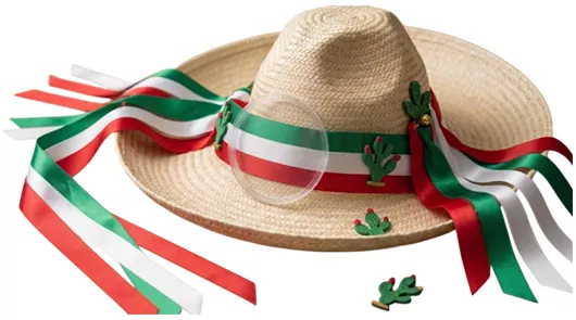 Sombrero de palma decorado con listones tricolores verde, blanco y rojo y pequeños adornos de nopal