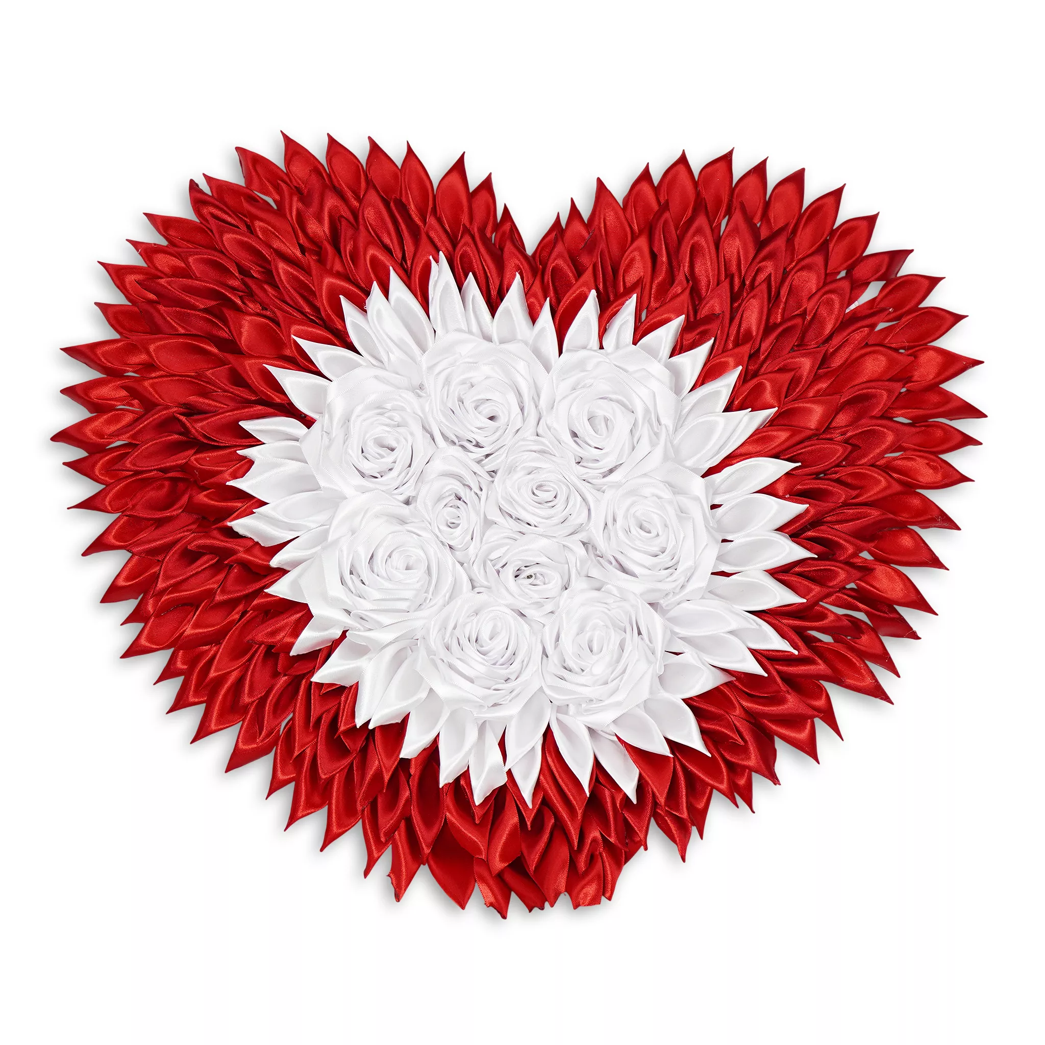Corazón eterno de listón rojo con rosas blancas al centro